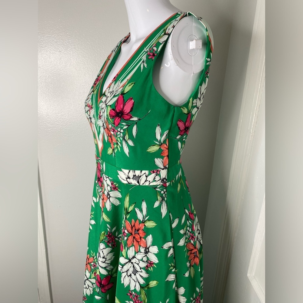 Vince Camuto Floral A line Handkerchief Green V-Neck Dress - Picture 9 of 12